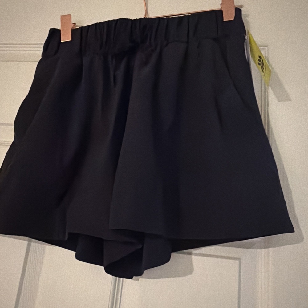Women's Active Light High-Rise Wide Leg Shorts 3.5" - All In Motion Size Medium - Picture 11 of 12